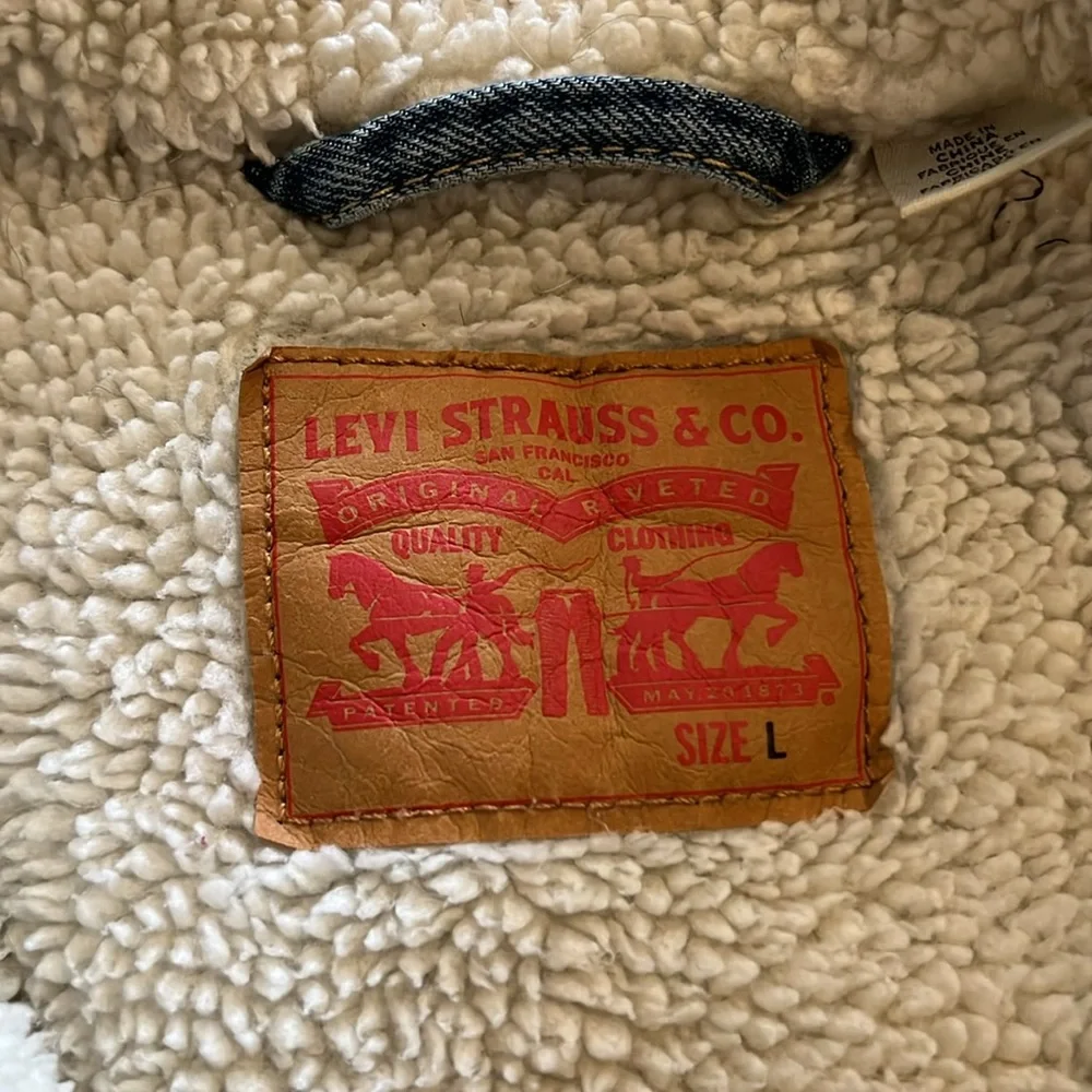 Vintage fleece lined distressed Levi’s denim jeans jacket large - Picture 6 of 8